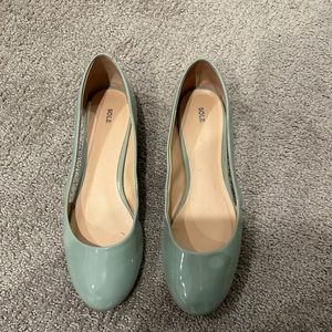 Sole round toe flat shoe with side cut outs, patent mint green size 8